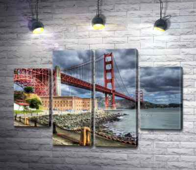 Модульна картина "Багряний міст "Золоті ворота" (Golden Gate Bridge) впирається в грозові хмари"