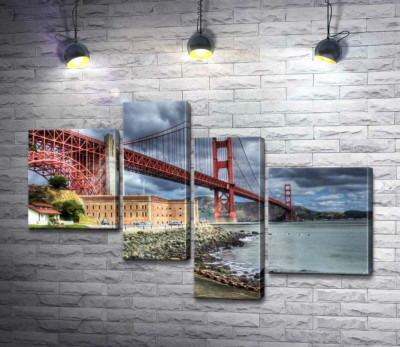 Модульная картина "Багровый мост "Золотые ворота" (Golden Gate Bridge) упирается в грозовые тучи"