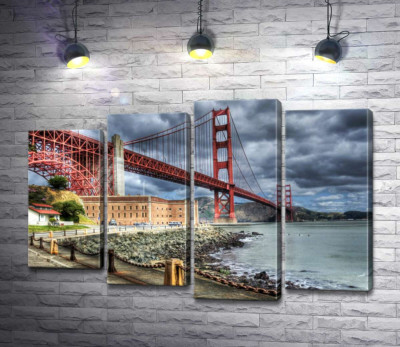 Модульная картина "Багровый мост "Золотые ворота" (Golden Gate Bridge) упирается в грозовые тучи"