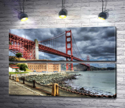 Модульна картина "Багряний міст "Золоті ворота" (Golden Gate Bridge) впирається в грозові хмари"
