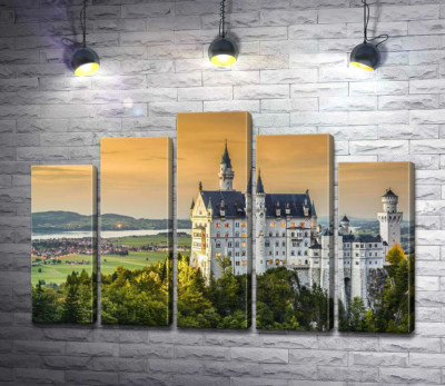 Казковий краєвид на "Замок лебедя" (Neuschwanstein)