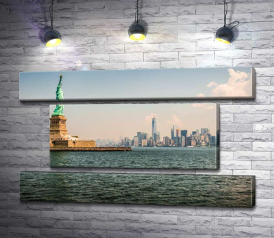 Модульная картина "Статуя Свободы (Statue of Liberty) возвышается над водами залива"
