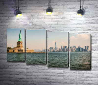 Модульная картина "Статуя Свободы (Statue of Liberty) возвышается над водами залива"