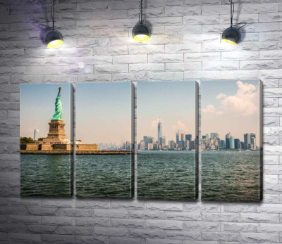 Статуя Свободы (Statue of Liberty) возвышается над водами залива