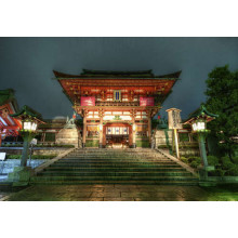 Традиційна вишуканість воріт до японського храму Фушімі (Fushimi)