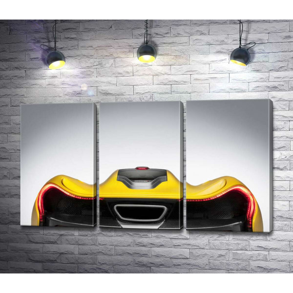 Плавные изгибы бампера суперкара McLaren P1
