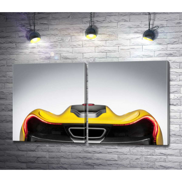 Плавні вигини бампера суперкара McLaren P1