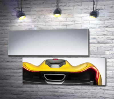 Модульна картина "Плавні вигини бампера суперкара McLaren P1"