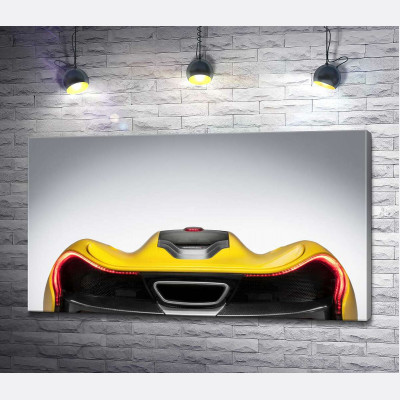 Плавные изгибы бампера суперкара McLaren P1