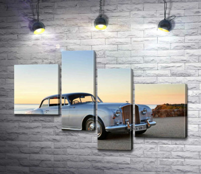 Модульна картина "Сірий автомобіль Bentley S2 на фоні морського берега"