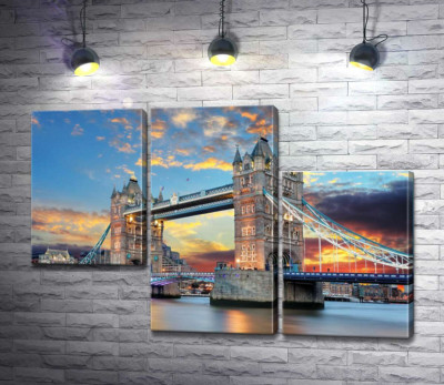 Готические башни Тауэрского моста (Tower Bridge)