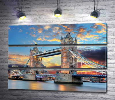 Готические башни Тауэрского моста (Tower Bridge)