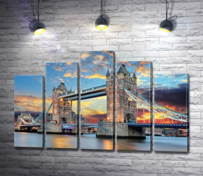 Модульная картина "Готические башни Тауэрского моста (Tower Bridge)"