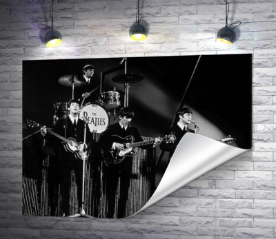 Молодая группа The Beatles на своем концерте