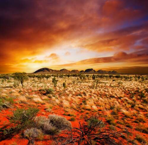 Огонь неба и ландшафта Австралии