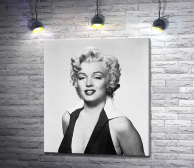 Портрет Мерілін Монро (Marilyn Monroe) у відвертій сукні та чорно-білих тонах 