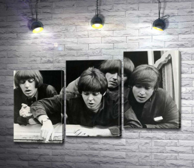 Модульна картина "The Beatles дивляться з вікна вниз на вулицю"