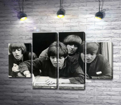 Модульна картина "The Beatles дивляться з вікна вниз на вулицю"