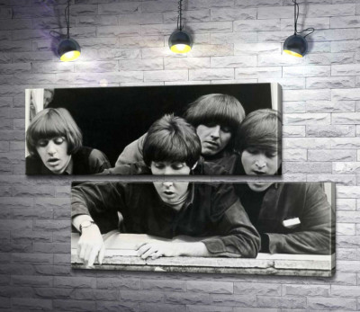 Модульна картина "The Beatles дивляться з вікна вниз на вулицю"