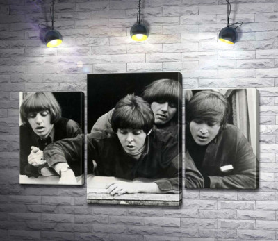 Модульна картина "The Beatles дивляться з вікна вниз на вулицю"