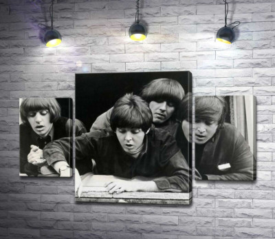 Модульная картина "The Beatles смотрят с окна вниз на улицу"