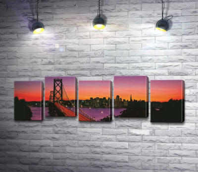 Мост Бэй-Бридж (Bay Bridge) ведет к вечернему Сан-Франциско