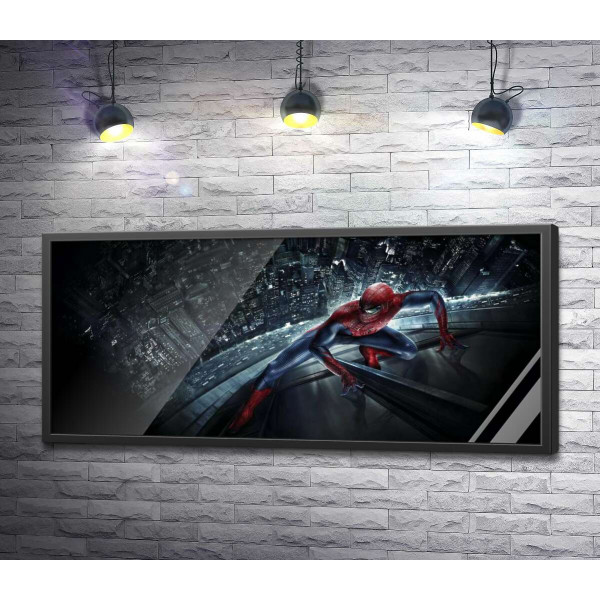 Людина-павук (Spider-Man) на скляному хмарочосі