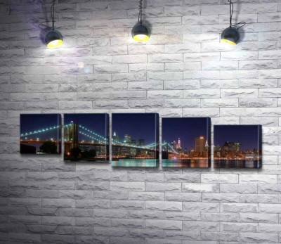 Модульна картина "Гірлянди ліхтарів Бруклінського мосту (Brooklyn Bridge) відбиваються у водах протоки Іст-рівер (East River)"