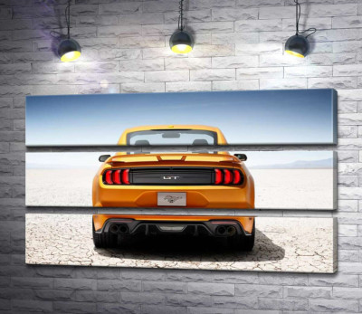 Модульна картина "Жовтий автомобіль Ford Mustang GT серед пустелі"