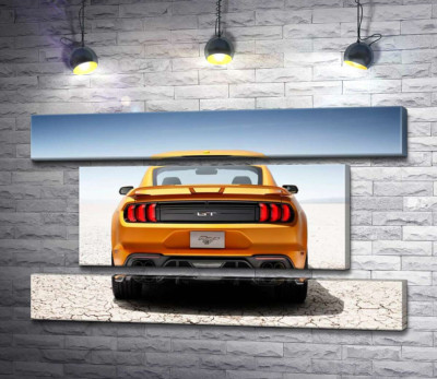 Модульная картина "Желтый автомобиль Ford Mustang GT среди пустыни"
