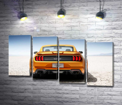 Модульна картина "Жовтий автомобіль Ford Mustang GT серед пустелі"