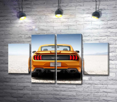 Модульная картина "Желтый автомобиль Ford Mustang GT среди пустыни"