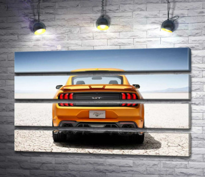 Модульна картина "Жовтий автомобіль Ford Mustang GT серед пустелі"