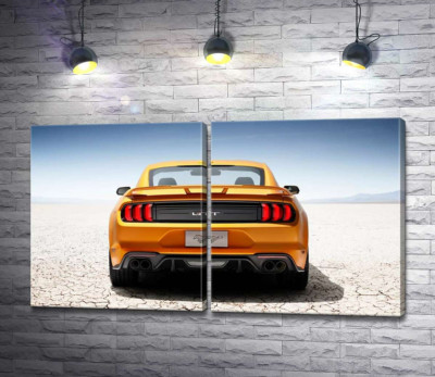 Модульная картина "Желтый автомобиль Ford Mustang GT среди пустыни"