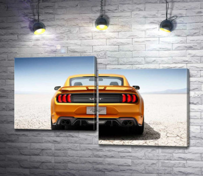 Модульная картина "Желтый автомобиль Ford Mustang GT среди пустыни"