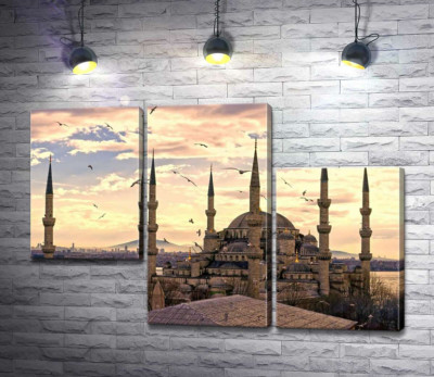 Модульная картина "Острые шпили Голубой мечети (Sultanahmet Camii) устремляются в небо Стамбула"