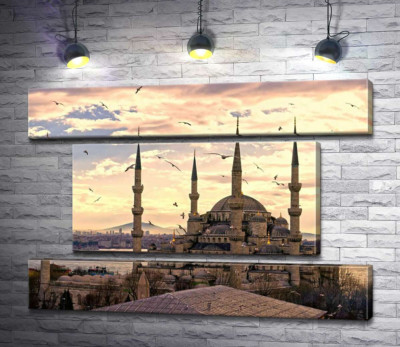 Модульная картина "Острые шпили Голубой мечети (Sultanahmet Camii) устремляются в небо Стамбула"