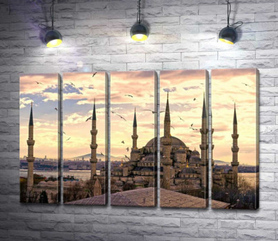 Модульная картина "Острые шпили Голубой мечети (Sultanahmet Camii) устремляются в небо Стамбула"