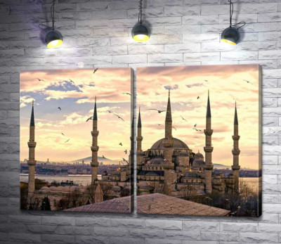 Модульная картина "Острые шпили Голубой мечети (Sultanahmet Camii) устремляются в небо Стамбула"