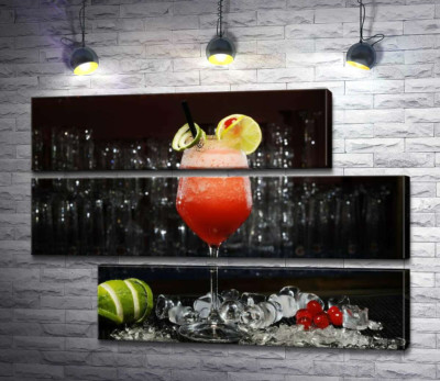 Модульная картина "Сочный коктейль Cape Codder с ягодным привкусом"