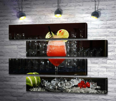 Модульная картина "Сочный коктейль Cape Codder с ягодным привкусом"