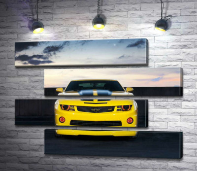 Модульная картина "Блеск желтой поверхности автомобиля Chevrolet Camaro"