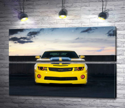 Модульная картина "Блеск желтой поверхности автомобиля Chevrolet Camaro"