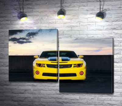 Модульная картина "Блеск желтой поверхности автомобиля Chevrolet Camaro"