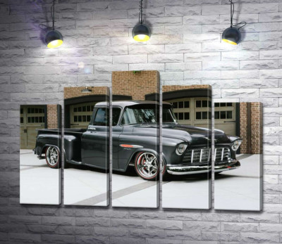 Модульна картина "Чорний автомобіль Chevrolet Pickup 1955 перед в'їздами у гаражі"