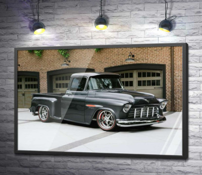 Постер "Чорний автомобіль Chevrolet Pickup 1955 перед в'їздами у гаражі"