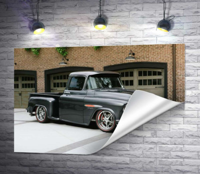 Черный автомобиль Chevrolet Pickup 1955 перед въездами в гаражи