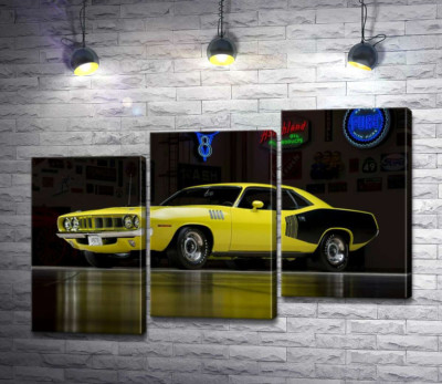 Жовтий спортивний автомобіль Plymouth Barracuda, родом із 70-х