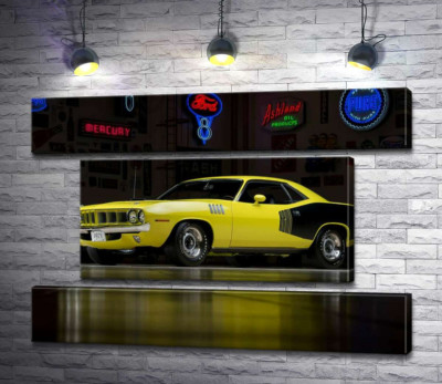 Желтый спортивный автомобиль Plymouth Barracuda, родом из 70-х