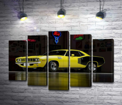 Модульная картина "Желтый спортивный автомобиль Plymouth Barracuda, родом из 70-х"